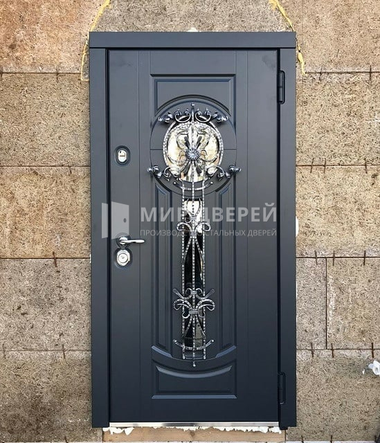 Входная дверь с ламинированным ДСП - фото
