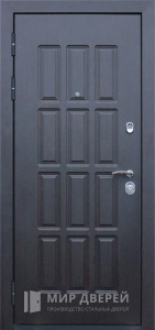 Входная наружная дверь в таунхаус №8 - фото вид изнутри