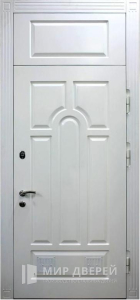 Металлическая дверь с фрамугой в квартиру №21 - фото вид снаружи